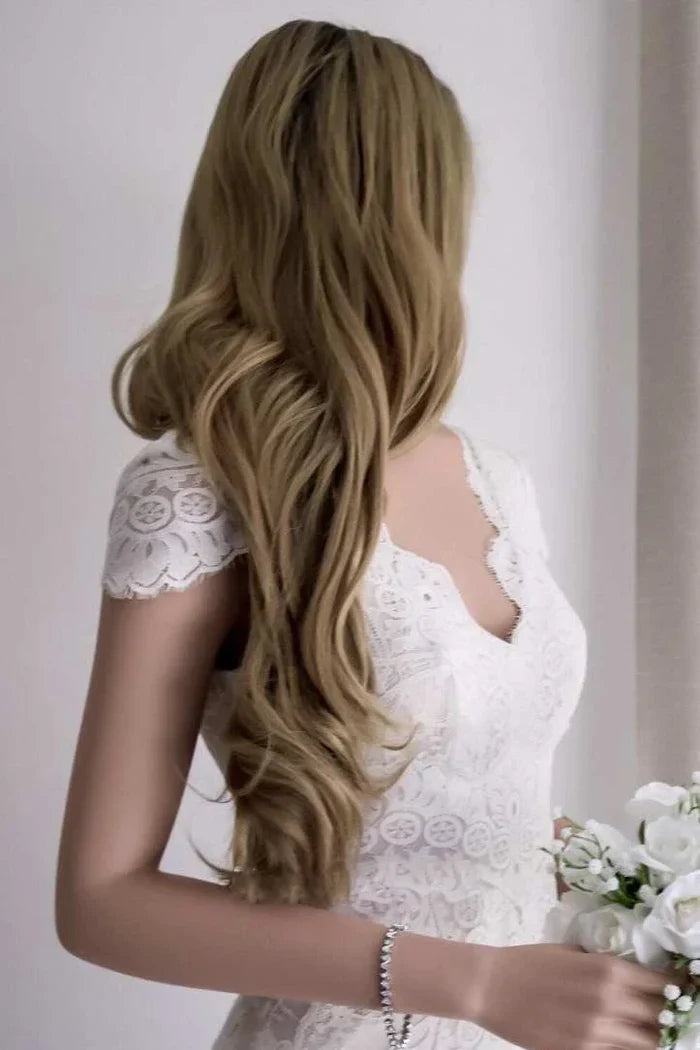 Vestido de novia de sirena con mangas cortas, encaje satinado y abertura